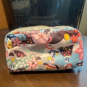 LeSportsac Small Cosmetic Case🦩💓 ‼️PRICE DROP‼️